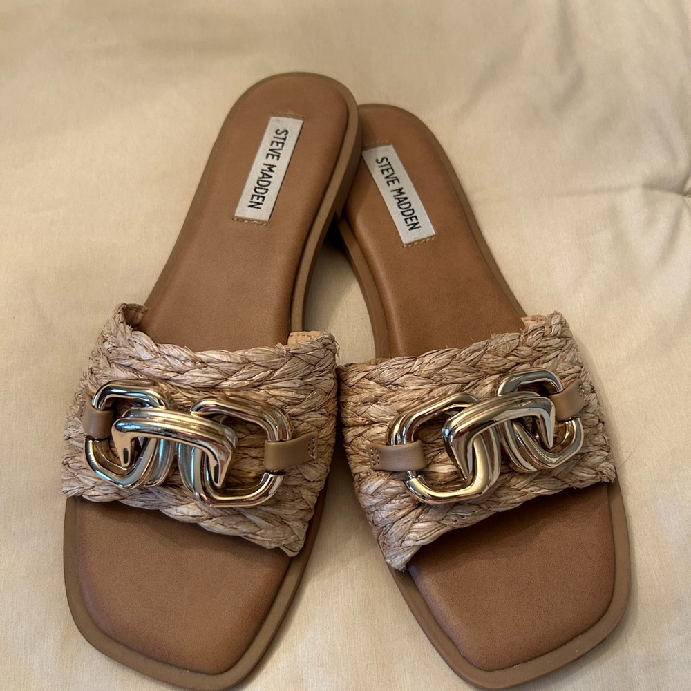 Steve Madden Tan Straw Slide Sandals with Gold Accent EUC 7.5